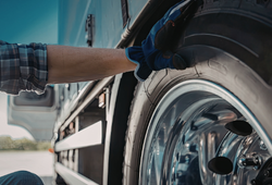 How to choose the right commercial TPMS for your fleet. A buyer’s guide f How to choose the right commercial TPMS for your fleet. A buyer’s guide f